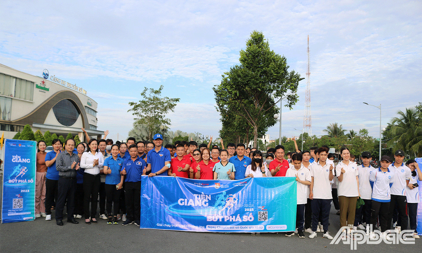 Hơn 130 đoàn viên thanh niên tham gia buổi chạy 