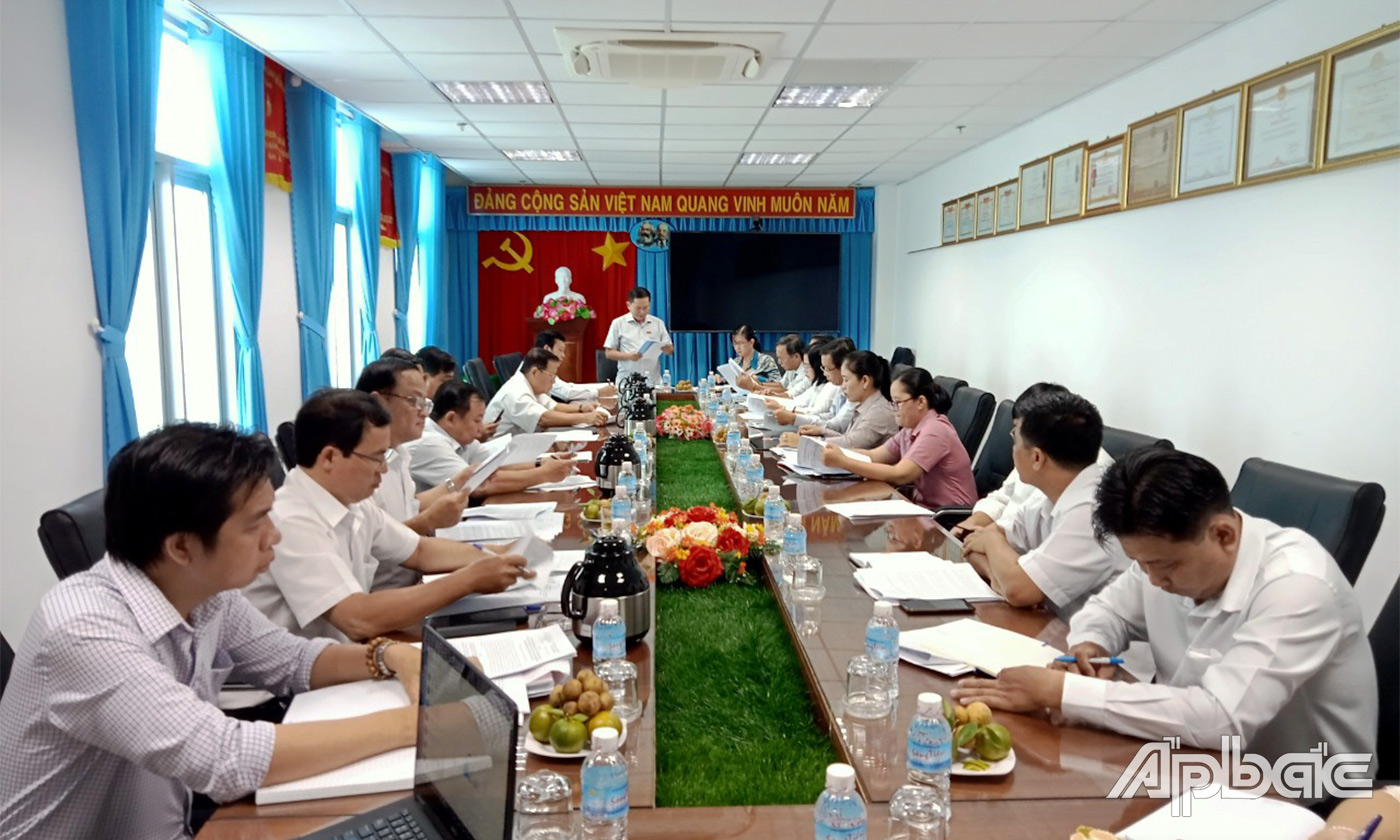 Quang cảnh buổi làm việc