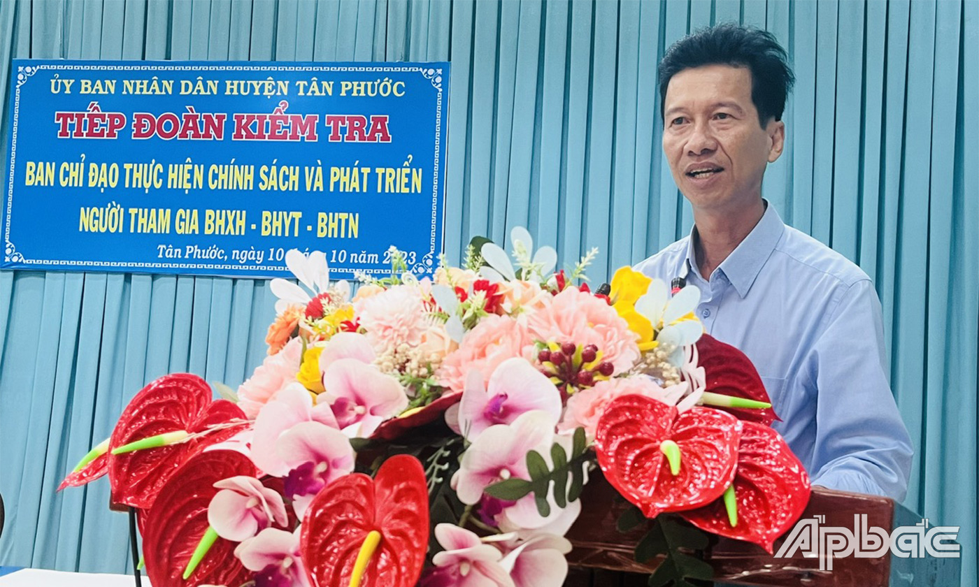 Lãnh đạo UBND huyện Tân Phước phát biểu ý kiến tại buổi làm việc