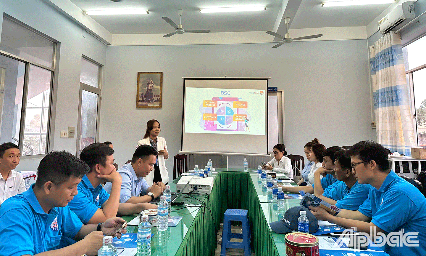 đại diện Mobifone Tiền Giang đã chia sẻ giải pháp chuyển đổi số cho doanh nghiệp khởi nghiệp.