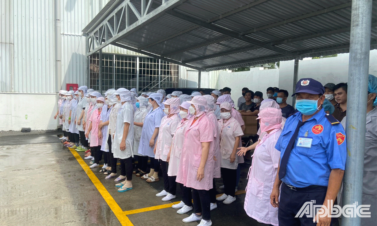 Bảo vệ hỗ trợ sơ tán công nhân ra khỏi khu vực nguy hiểm; bảo đảm an toàn tính mạng tài sản cho công nhân và công ty