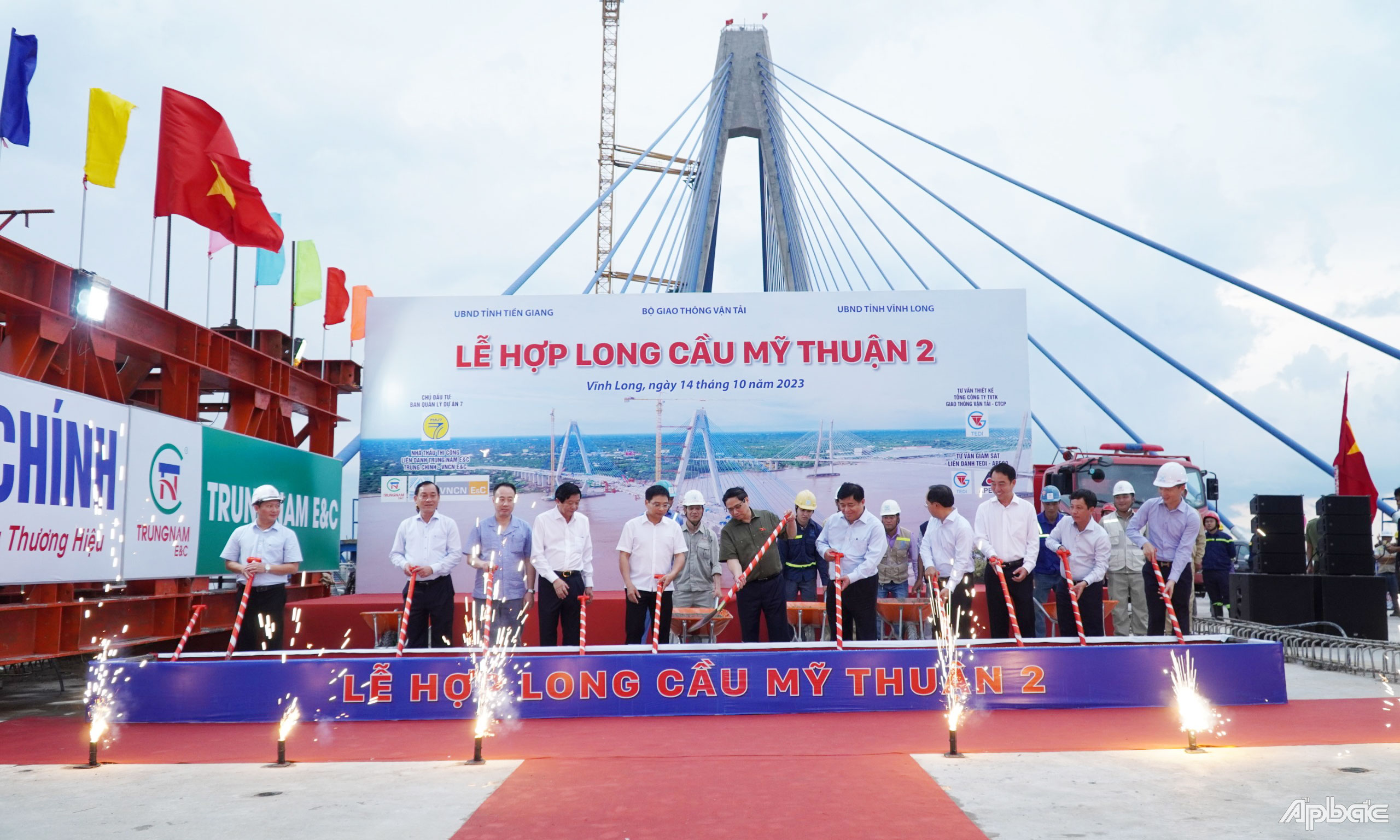 Cầu Mỹ Thuận 2 vừa được hợp long và sẽ hoàn thành vào cuối năm 2023.