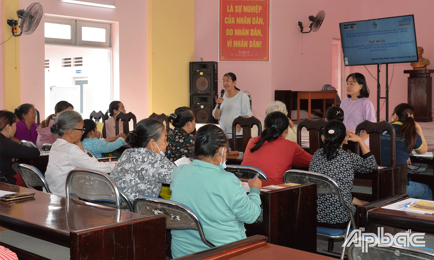 Quang cảnh lớp tập huấn.