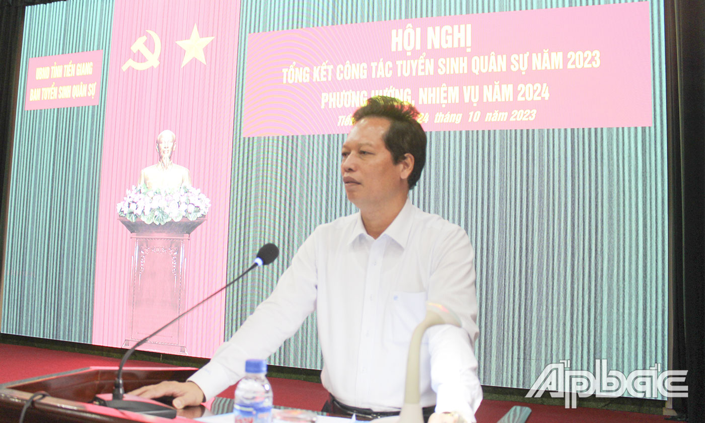 Phó Chủ tịch UBND tỉnh Tiền Giang Nguyễn Thành Diệu, Trưởng ban Ban Tuyển sinh quân sự tỉnh phát biểu tại hội nghị.