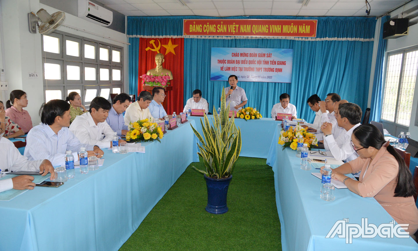 Đoàn ĐBQH tỉnh làm việc với Trường THPT Trương Định, TX. Gò Công. 