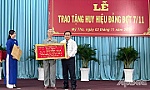 Trao tặng Huy hiệu Đảng đợt 7-11