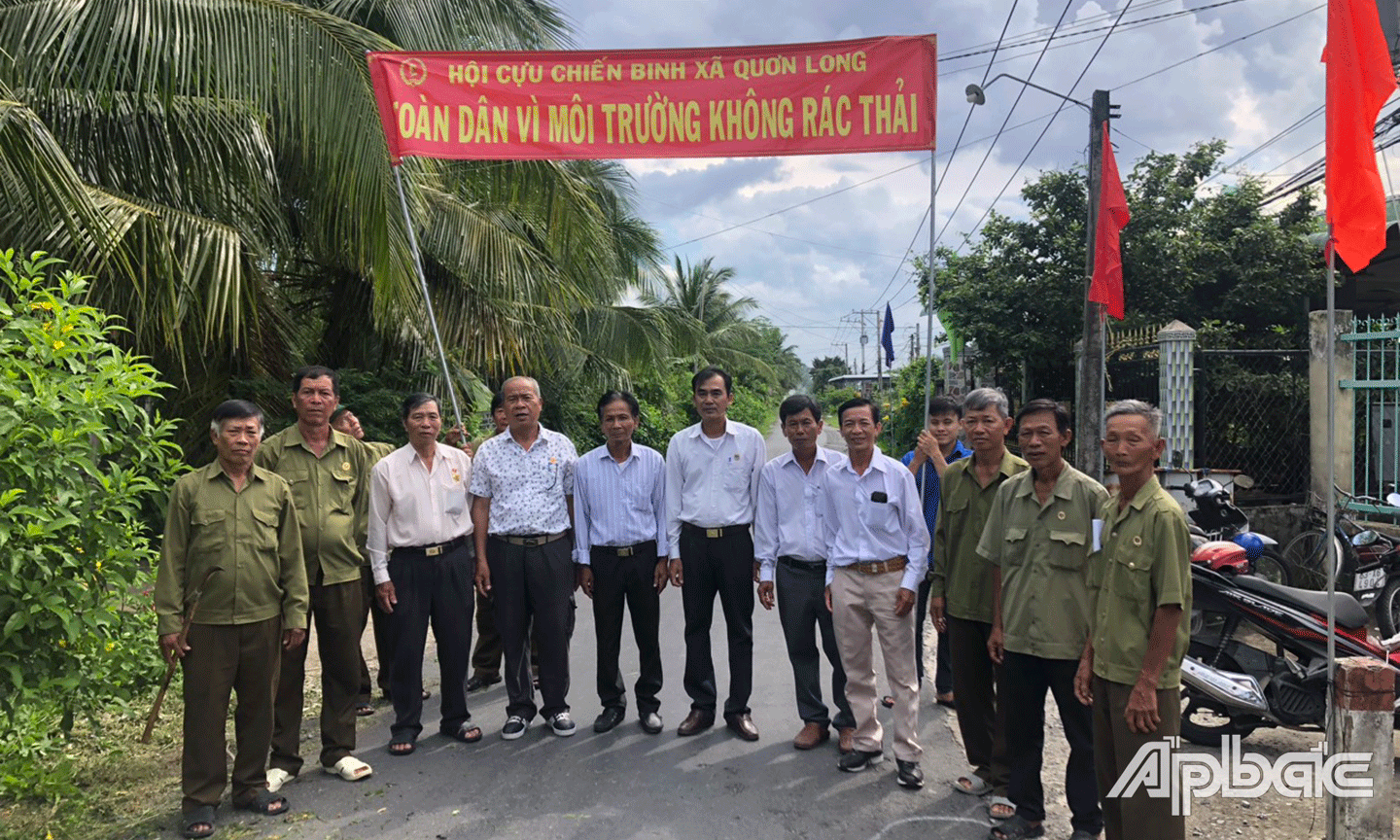 Hội CCB xã Quơn Long, huyện Chợ Gạo ra mắt mô hình “Toàn dân vì môi trường không rác thải”, năm 2023 (Nguồn: Hội CCB huyện Chợ Gạo cung cấp). 
