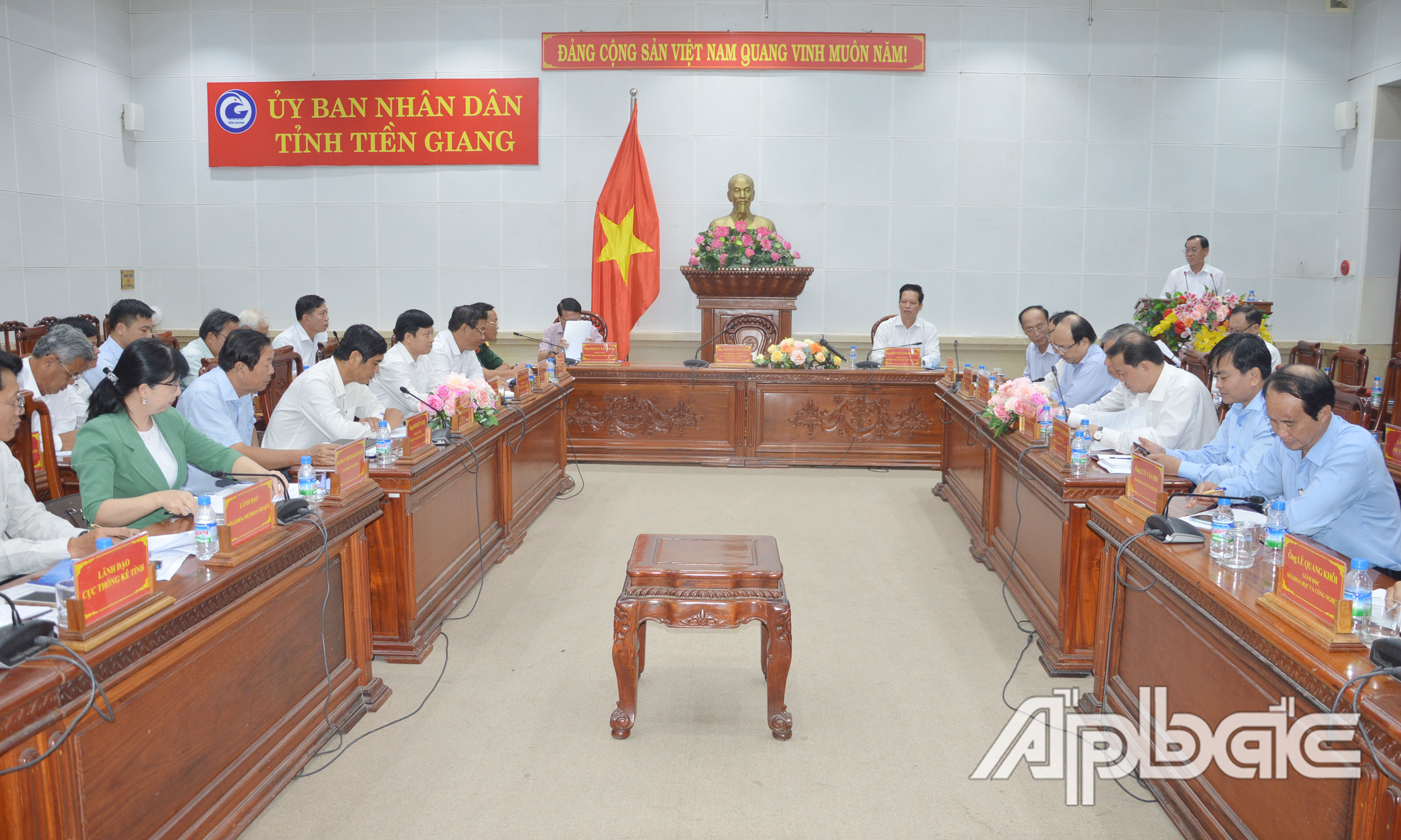 Quang cảnh phiên họp.