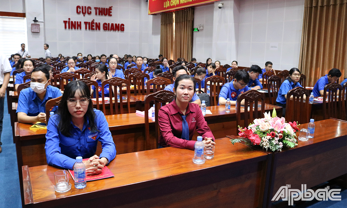 Đoàn viên thanh niên thuộc Đoàn khối cơ quan và doanh nghiệp tỉnh Tiền Giang tổ chức Chương trình nâng cao năng lực tiếng Anh gắn với tổ chức Hội thi “Rung chuông vàng” lần thứ III