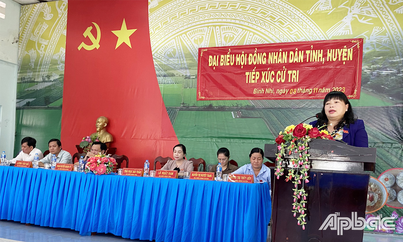 Đồng chí Thái Ngọc Bảo Trâm phát biểu tại buổi tiếp xúc