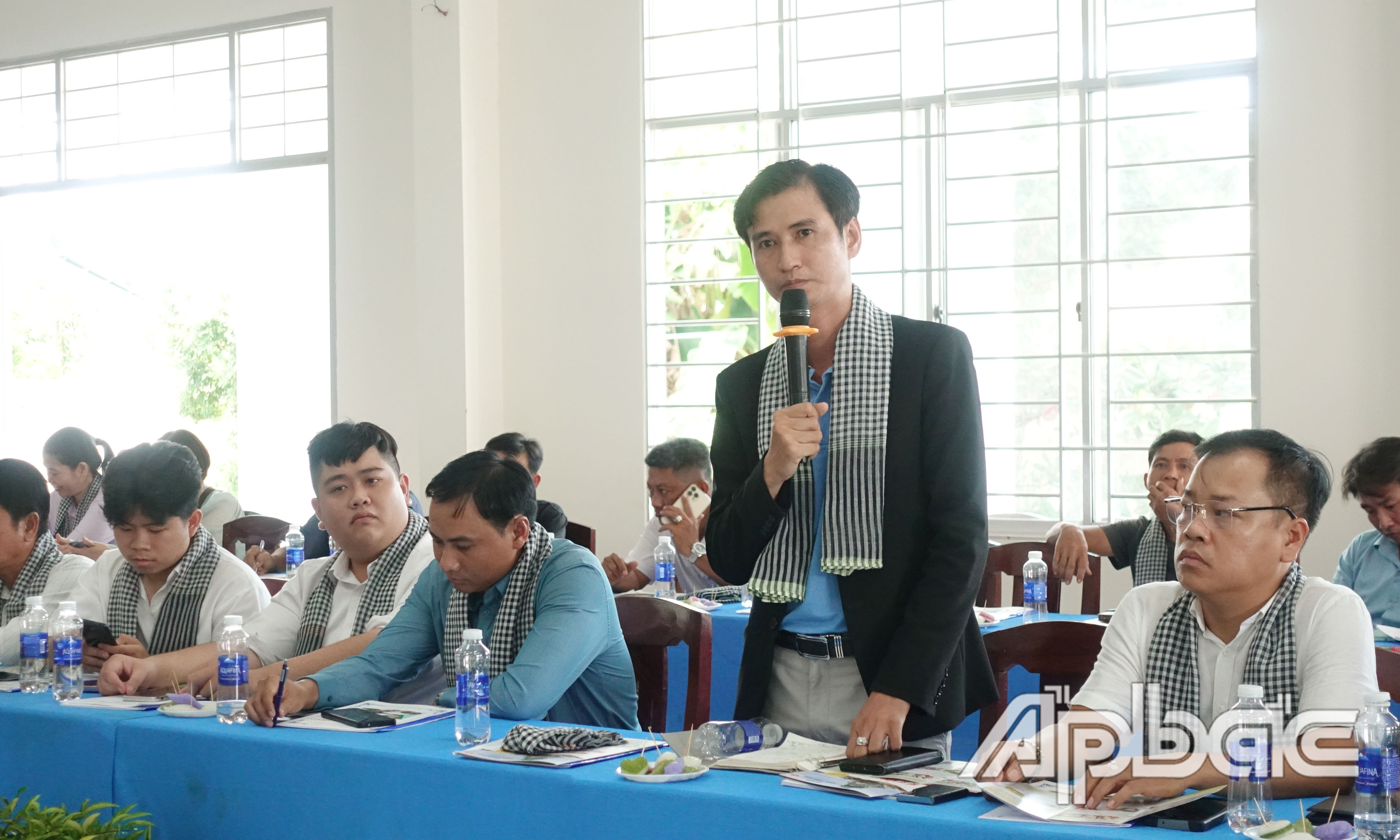 Đại biểu phát biểu trao đổi tại hội thảo.