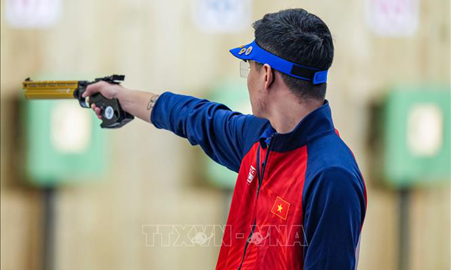 Xạ thủ Phạm Quang Huy thi đấu ở nội dung 10m súng ngắn hơi nam tại ASIAD 2023 ở Hàng Châu, tỉnh Chiết Giang, Trung Quốc, ngày 28/9/2023. Ảnh minh họa: THX/TTXVN