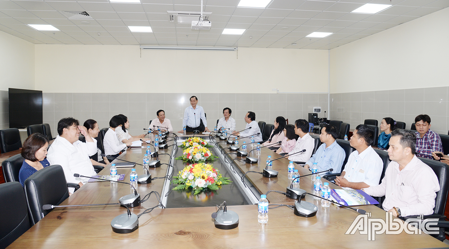 Đồng chí Nguyễn Văn Vĩnh, Chủ tịch UBND tỉnh đã làm việc với lãnh đạo Sở y tế và Ban giám đốc Bệnh viện Đa khoa Tiền Giang 