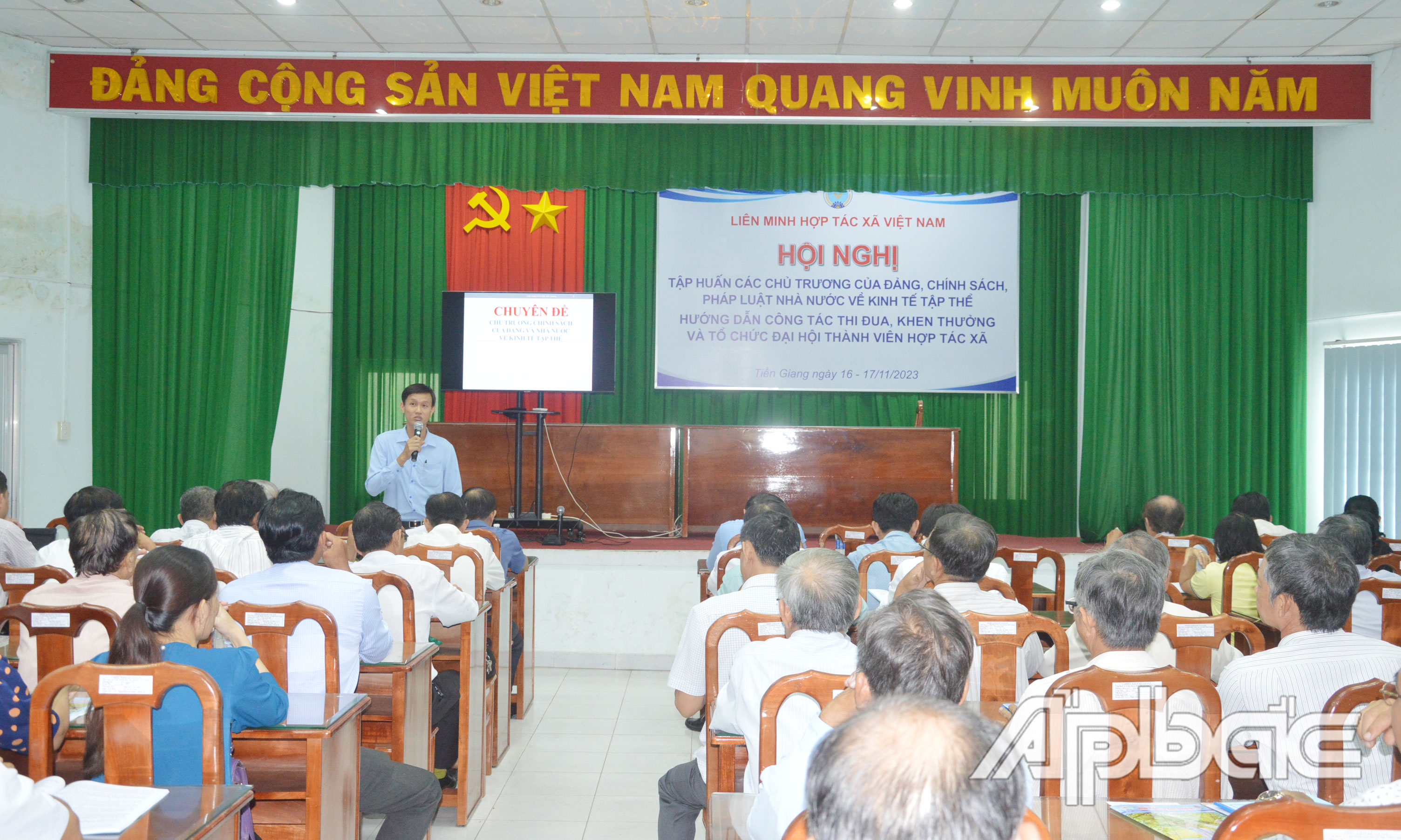 Quang cảnh hội nghị.