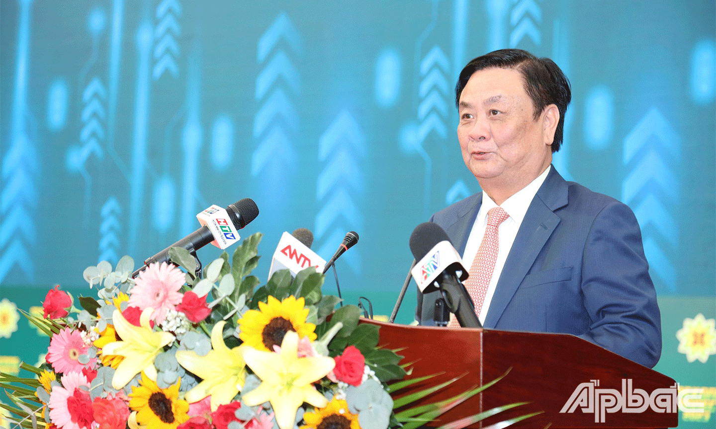 đồng chí: Lê Minh Hoan, Ủy viên Ban Chấp hành Trung ương Đảng, Bộ trưởng Bộ Nông nghiệp và Phát triển Nông thôn