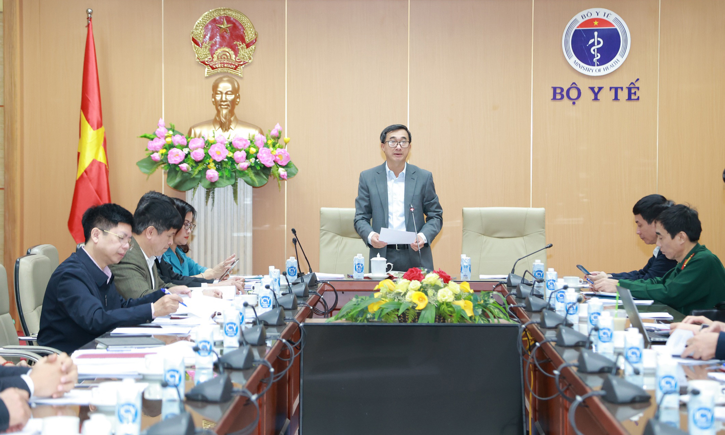 Thứ trưởng Y tế Trần Văn Thuấn phát biểu tại hội nghị.