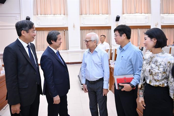 Bộ trưởng Bộ Giáo dục và Đào tạo trong buổi gặp gỡ, đối thoại nhà giáo, cán bộ quản lý, nhân viên ngành Giáo dục