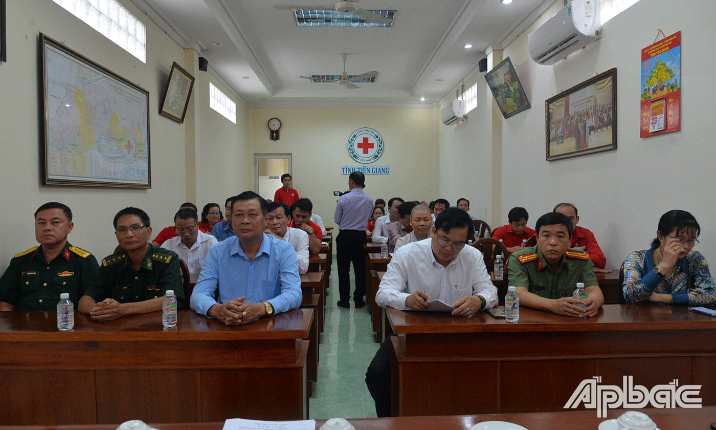 Đại biểu tham dự buổi họp mặt.