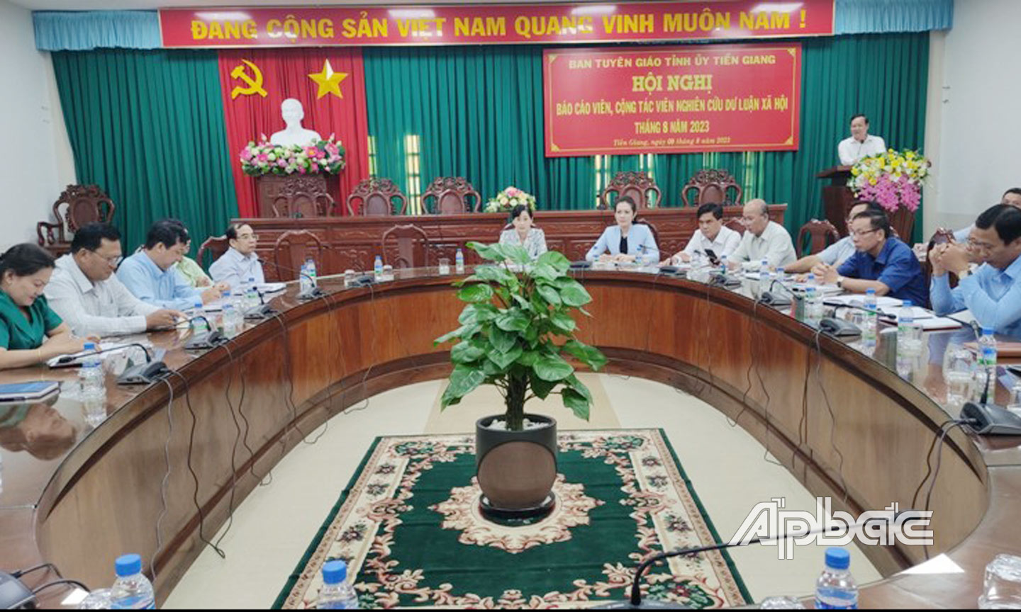 Hội nghị báo cáo viên, cộng tác viên nghiên cứu dư luận xã hội tháng 8-2023 (Nguồn: tuyengiaotiengiang.vn). 