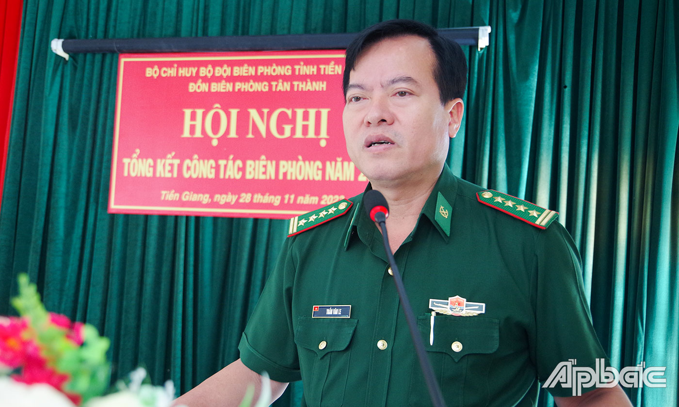 Đại tá Trần Văn Le, Chỉ huy trưởng BĐBP Tiền Giang phát biểu chỉ đạo tại hội nghị. 