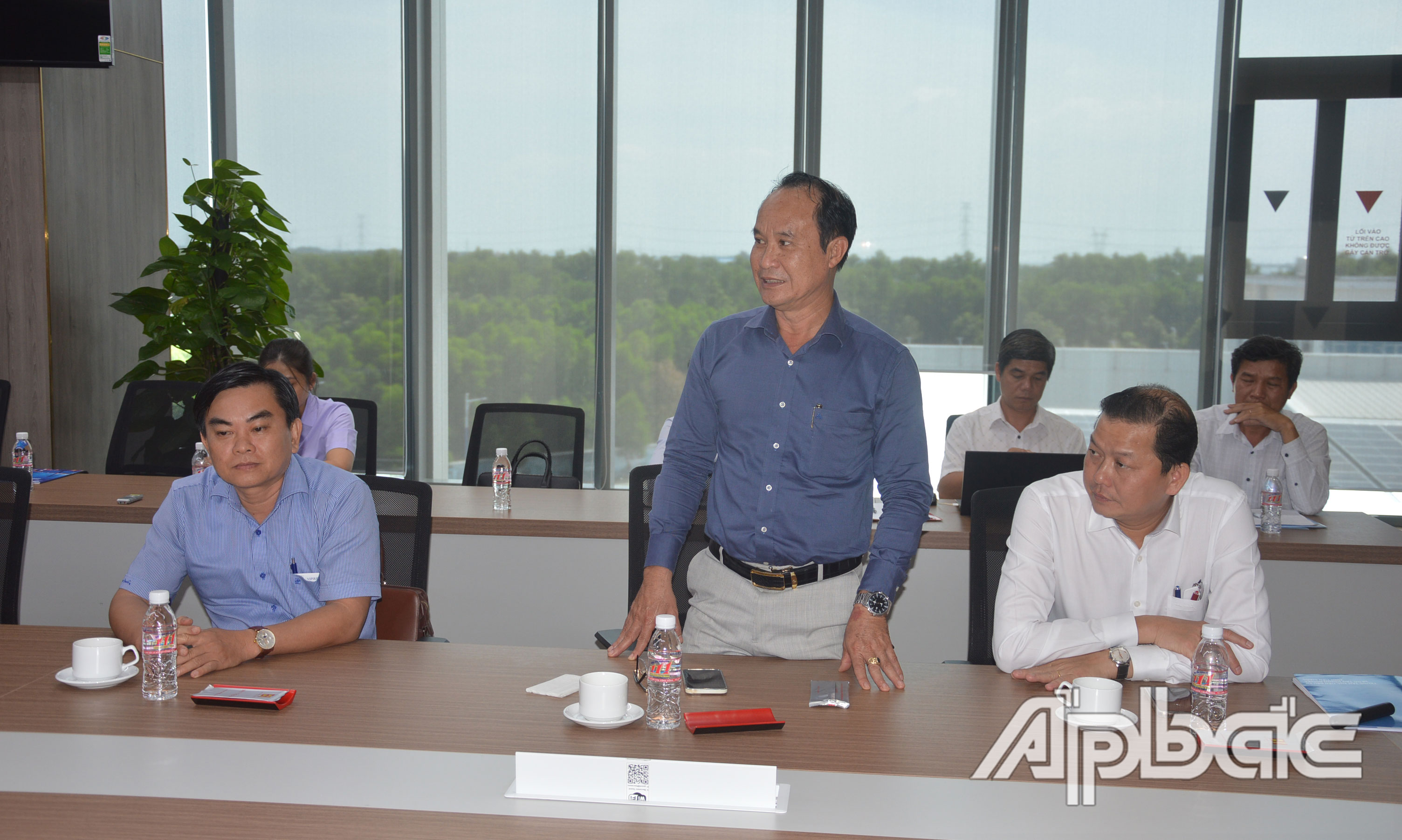 Lãnh đạo các sở, ngành tỉnh Tiền Giang phát biểu tại buổi làm việc.