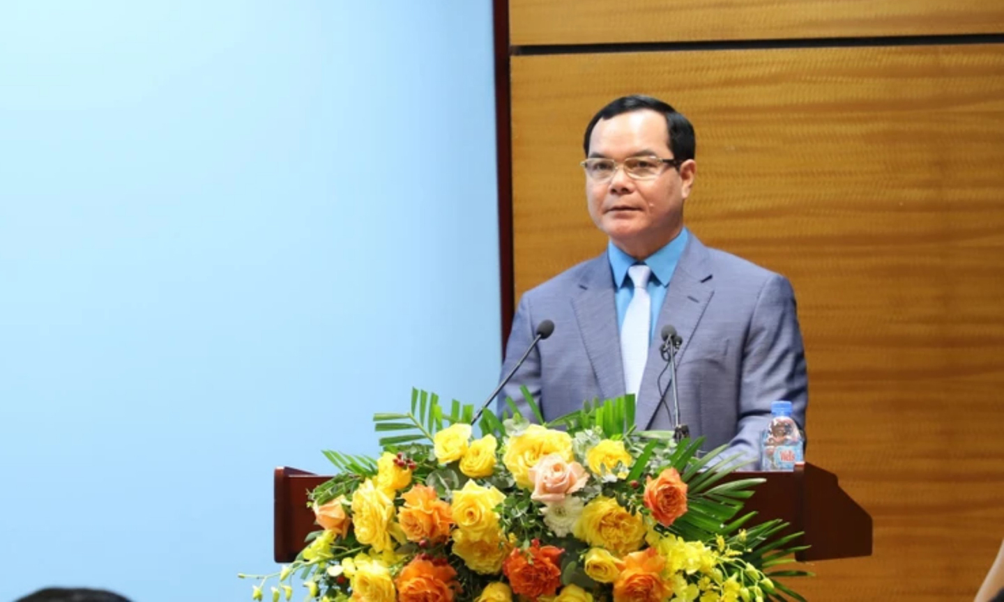 Chủ tịch Tổng Liên đoàn Lao động Việt Nam Nguyễn Đình Khang phát biểu định hướng diễn đàn.