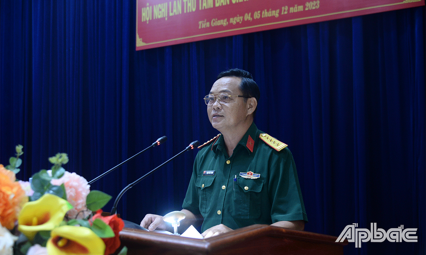 Đại tá Phạm Văn Thanh, Chỉ huy trưởng Bộ Chỉ huy Quân sự tỉnh thông qua dự thảo chương trình của BCH Đảng bộ tỉnh thực hiện Nghị quyết 44 về “Chiến lược bảo vệ Tổ quốc trong tình hình mới”.