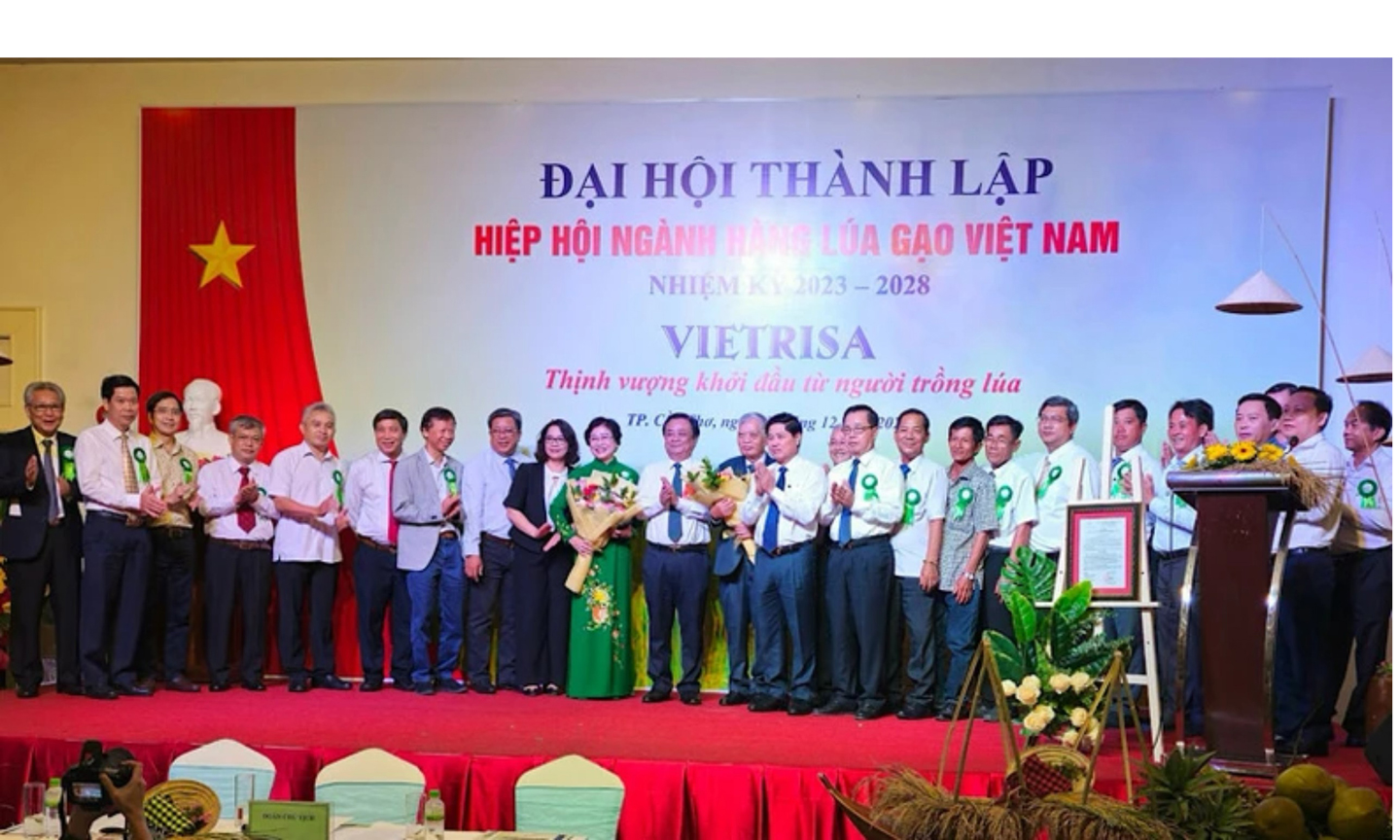 Ban chấp hành VIETRISA nhiệm kỳ 2023-2028 ra mắt đại hội.