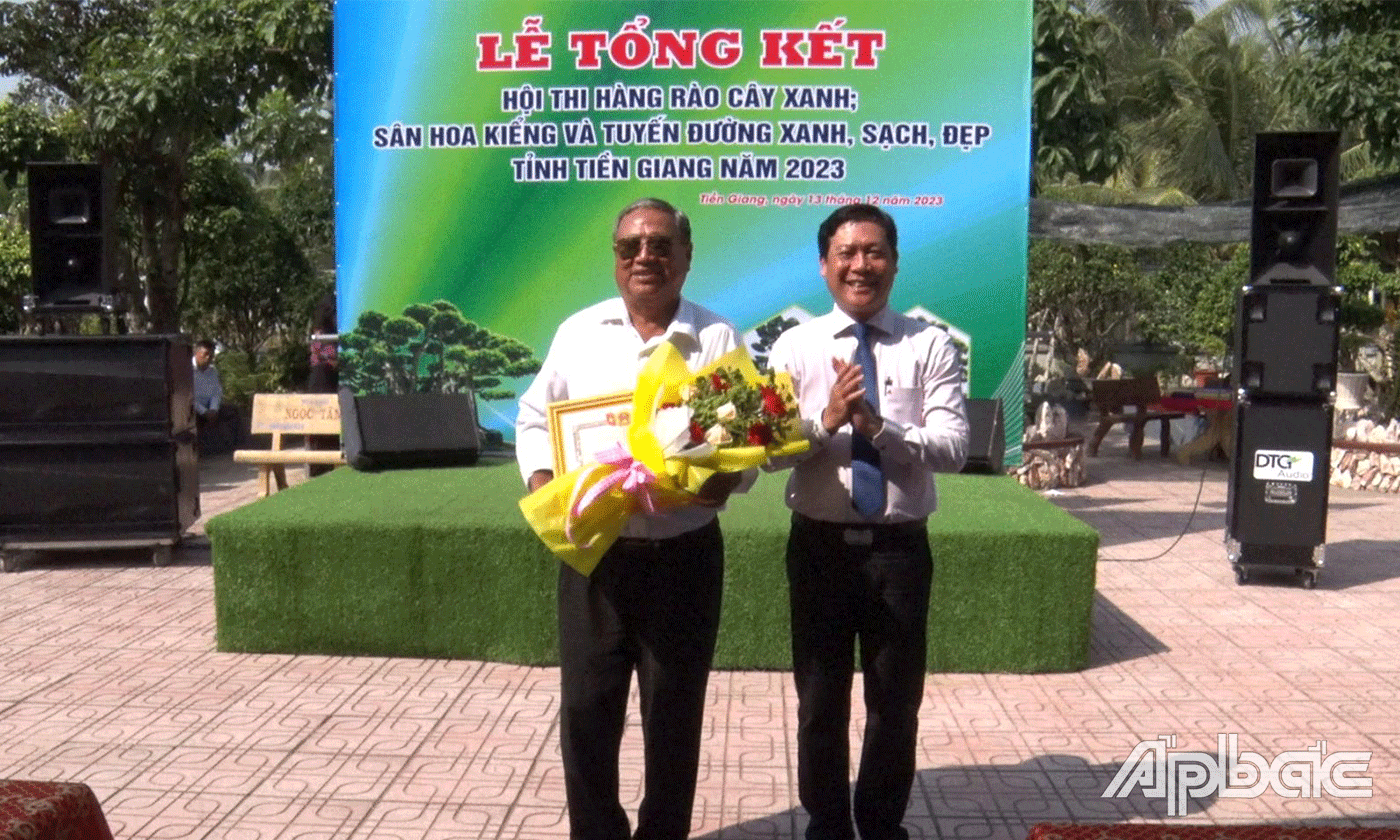 Trao giải cho các tập thể, cá nhân.