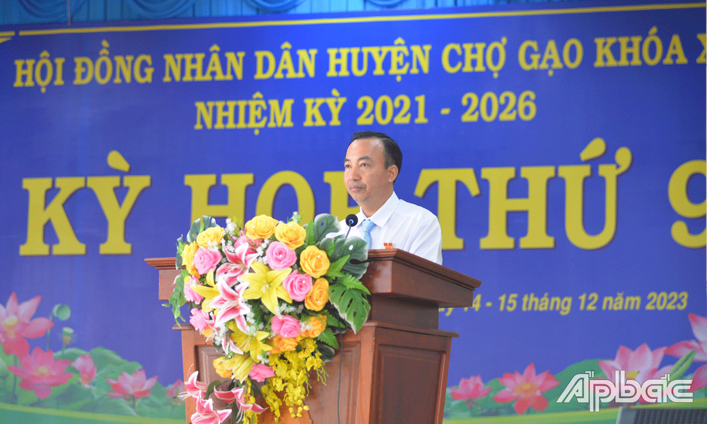 Chủ tịch HĐND huyện Phạm Hùng Vinh phát biểu khai mạc.