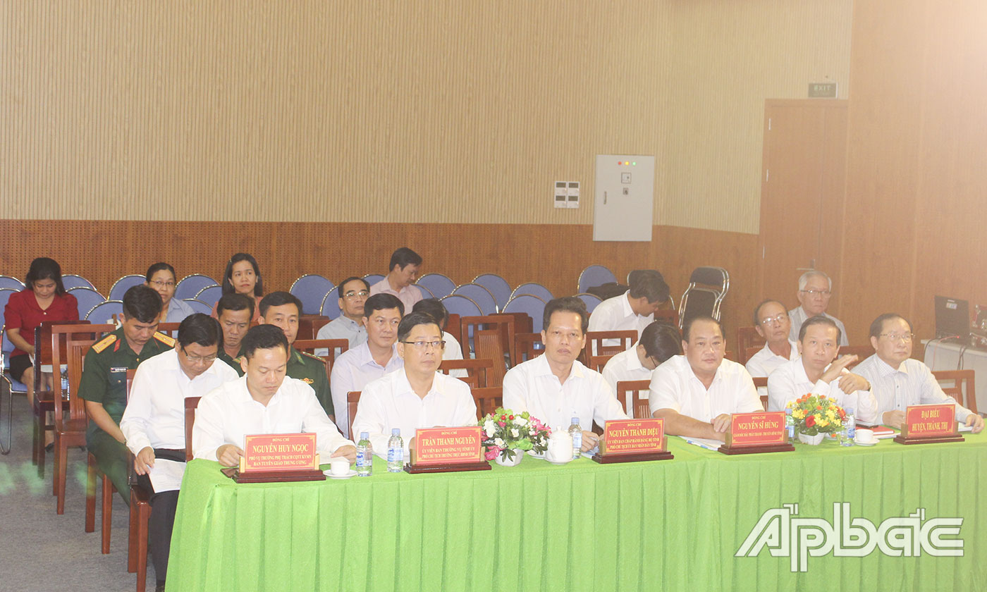 Các đại biểu tham dự hội nghị.