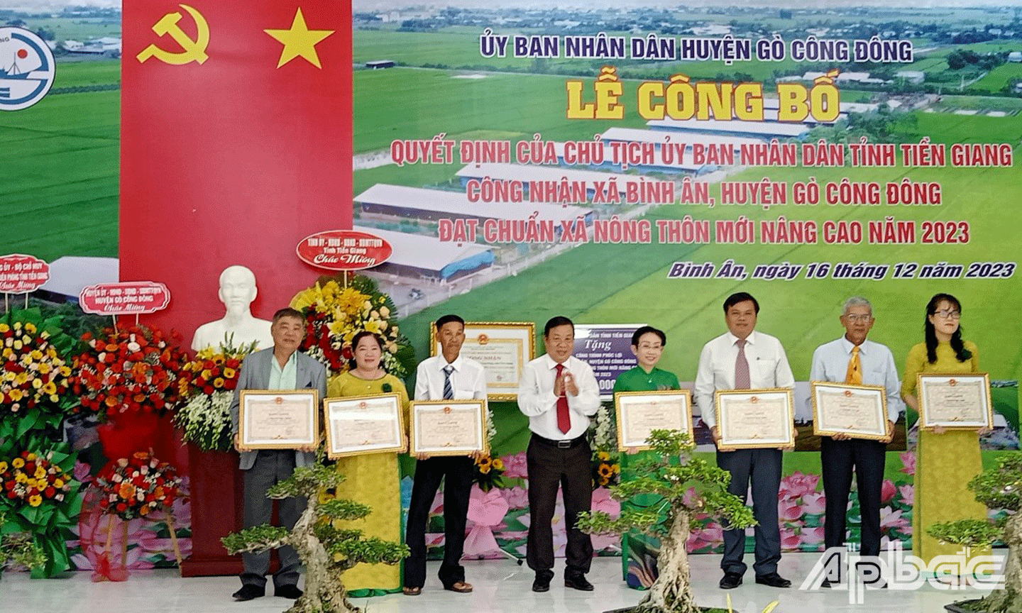 UBND tỉnh Tiền Giang tặng Bằng khen; cho các tập thể, cá nhân đạt thành tích trong xây dựng xã Bình Ân đạt NTM nâng cao trong năm 2023.