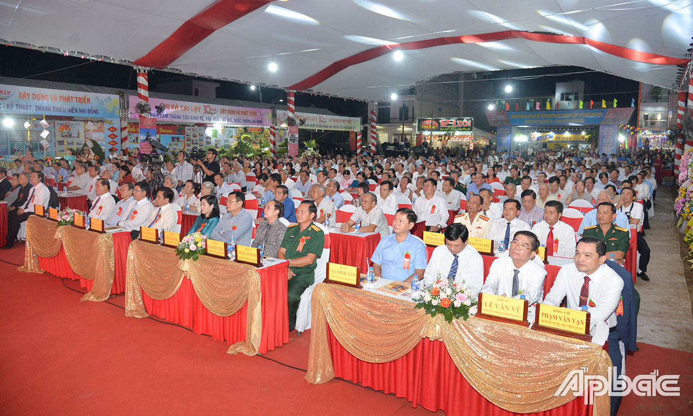 Đại biểu dự Lễ kỷ niệm.