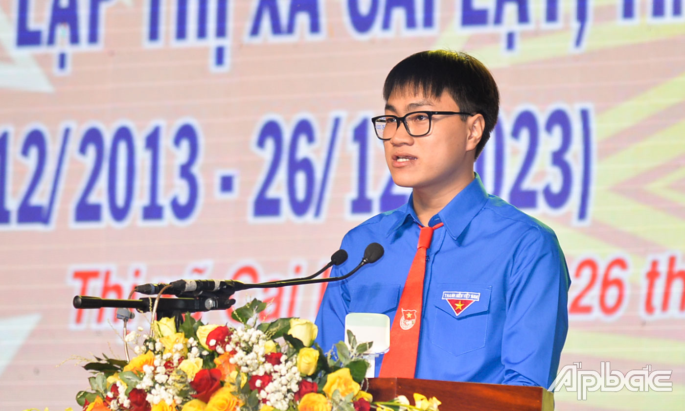 Đoàn viên thanh niên tiêu biểu, đại diện thế hệ trẻ TX. Cai Lậy phát biểu tại buổi lễ.