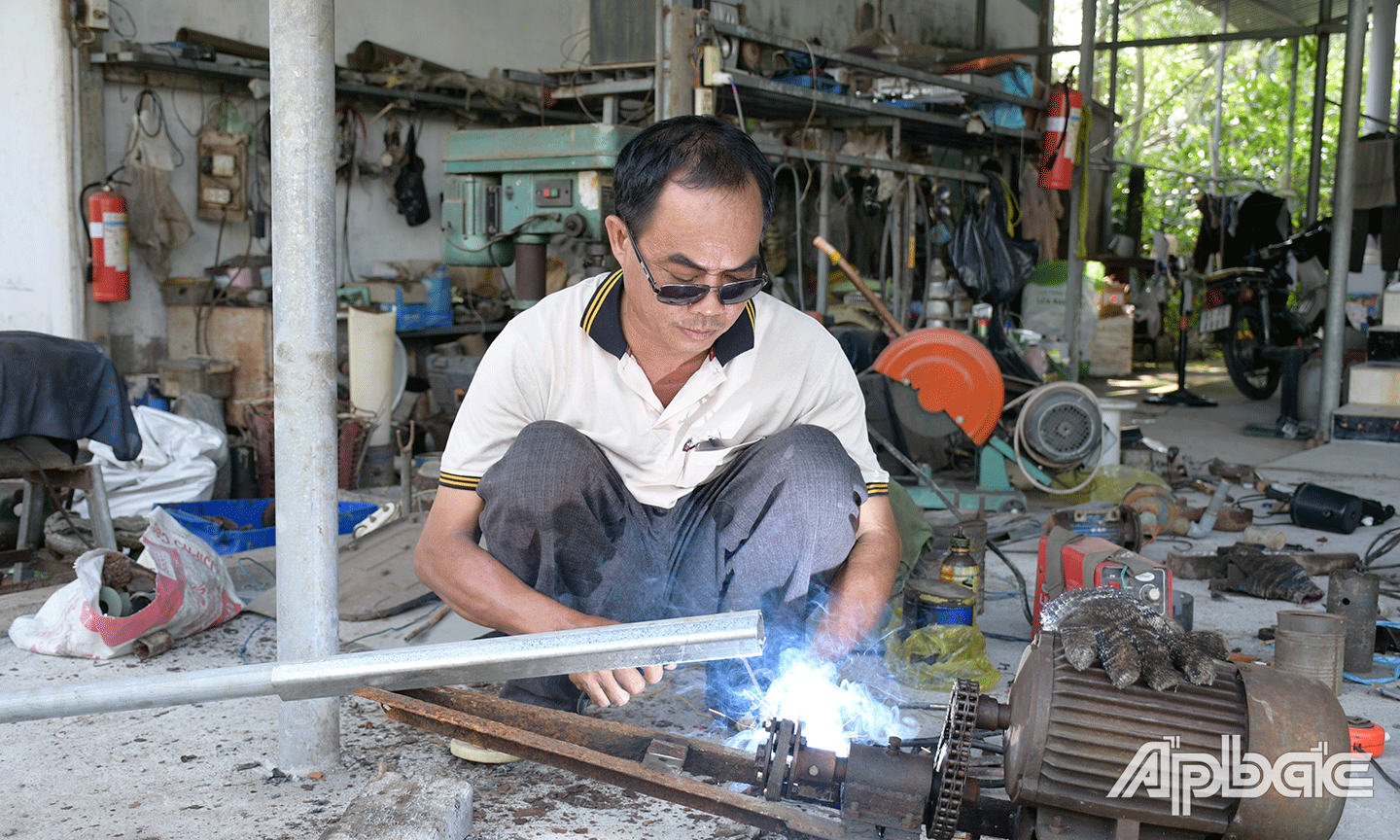  Anh Cường với công việc thường ngày. 