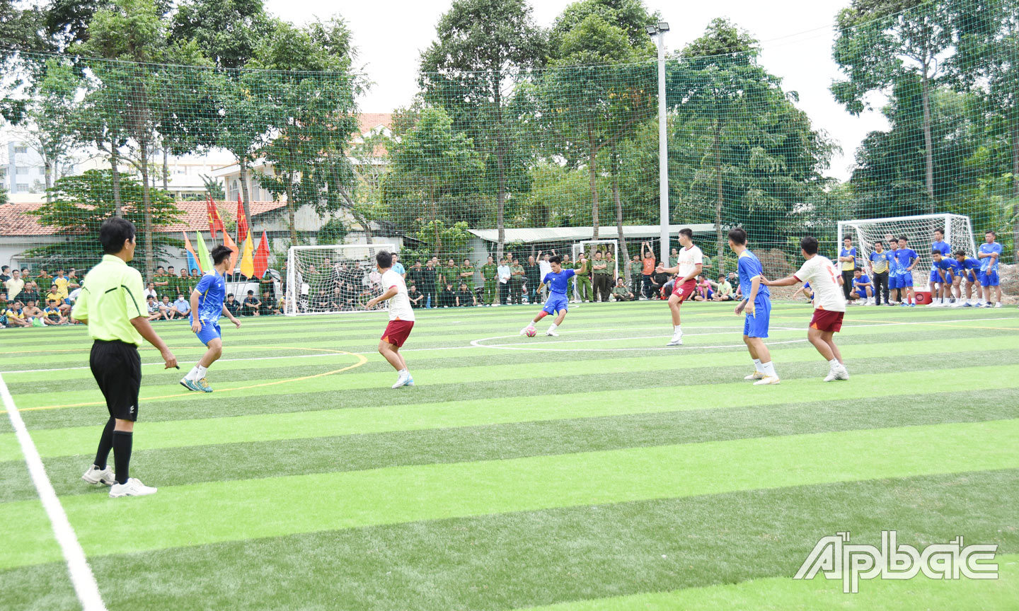 Các vận động viên tham gia thi đấu.
