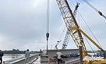 Hạn chế lưu thông đường thủy qua sông Cửa Trung đoạn thi công cầu Tân Thạnh
