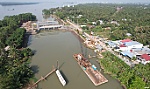 Mặn xâm nhập sâu, cống Xuân Hòa lấy gạn nước ngọt