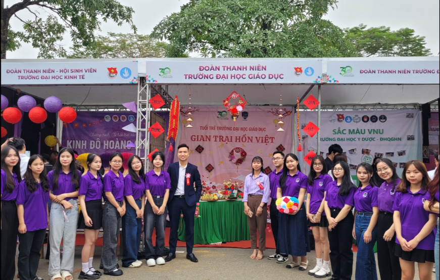 Sinh viên Đại học Quốc gia Hà Nội trong một hoạt động ngoại khóa. Ảnh minh họa
