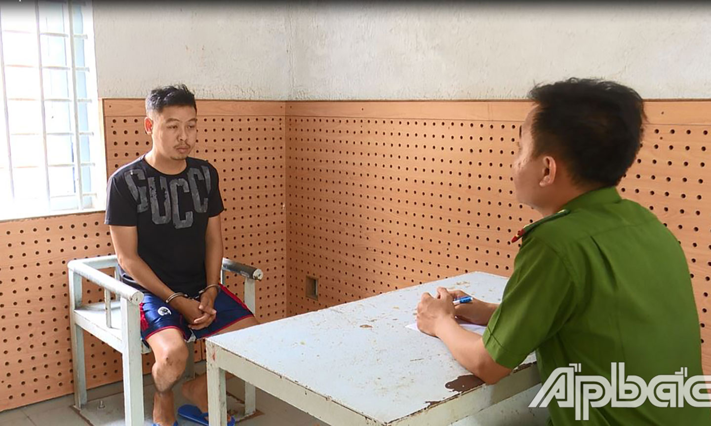 Đối tượng Nhựt tại cơ quan điều tra. Ảnh: Thanh Việt