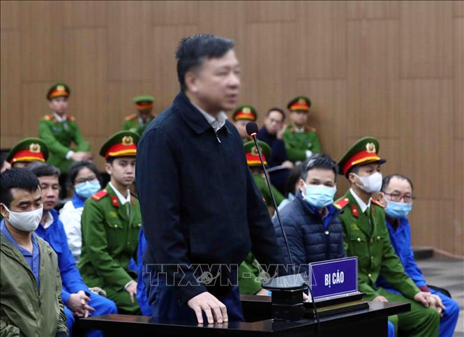 Bị cáo Phạm Xuân Thăng, cựu Bí thư Tỉnh uỷ Hải Dương khai báo trước toà. Ảnh: Phạm Kiên/TTXVN