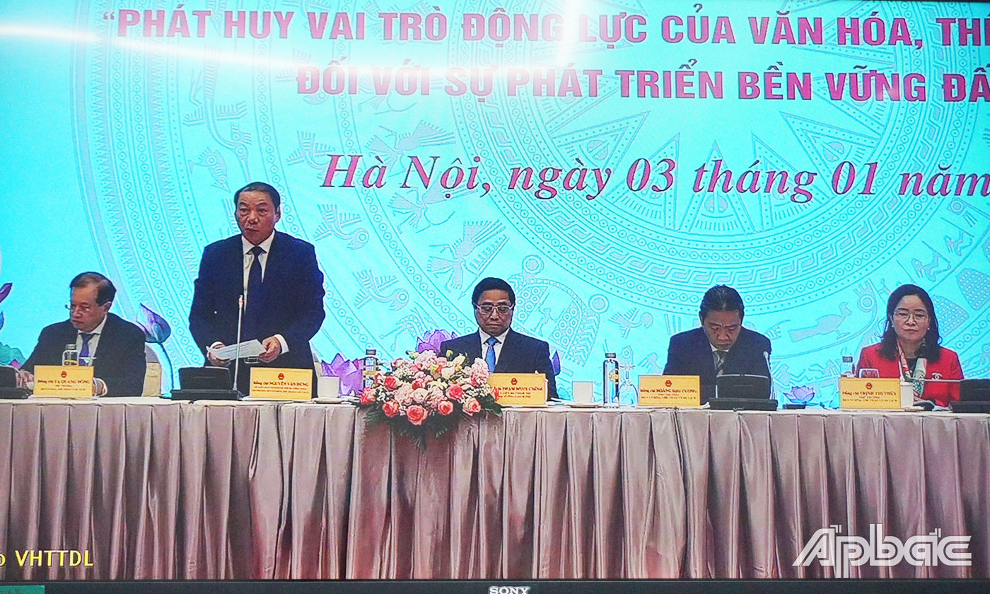 Bộ trưởng Bộ VHTTDL Nguyễn Văn Hùng phát bểu tại hội nghị