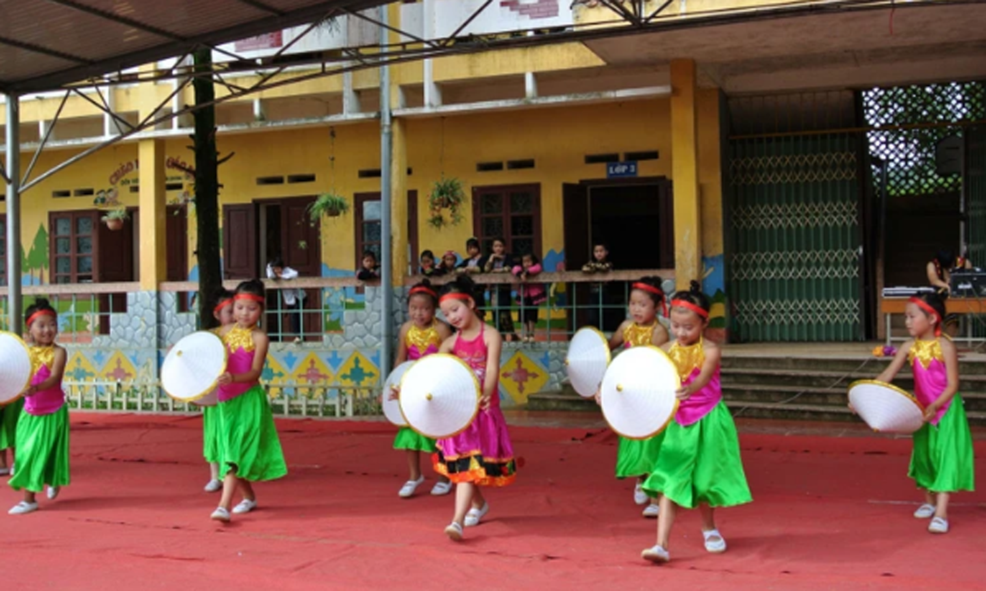 Tiết mục văn nghệ của học sinh Trường phổ thông dân tộc bán trú Tiểu học Trung Chải (Sa Pa, Lào Cai).