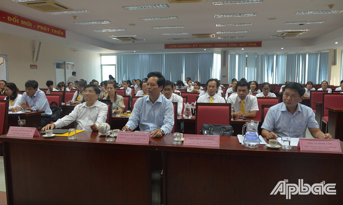 Đại biểu tham dự hội nghị.