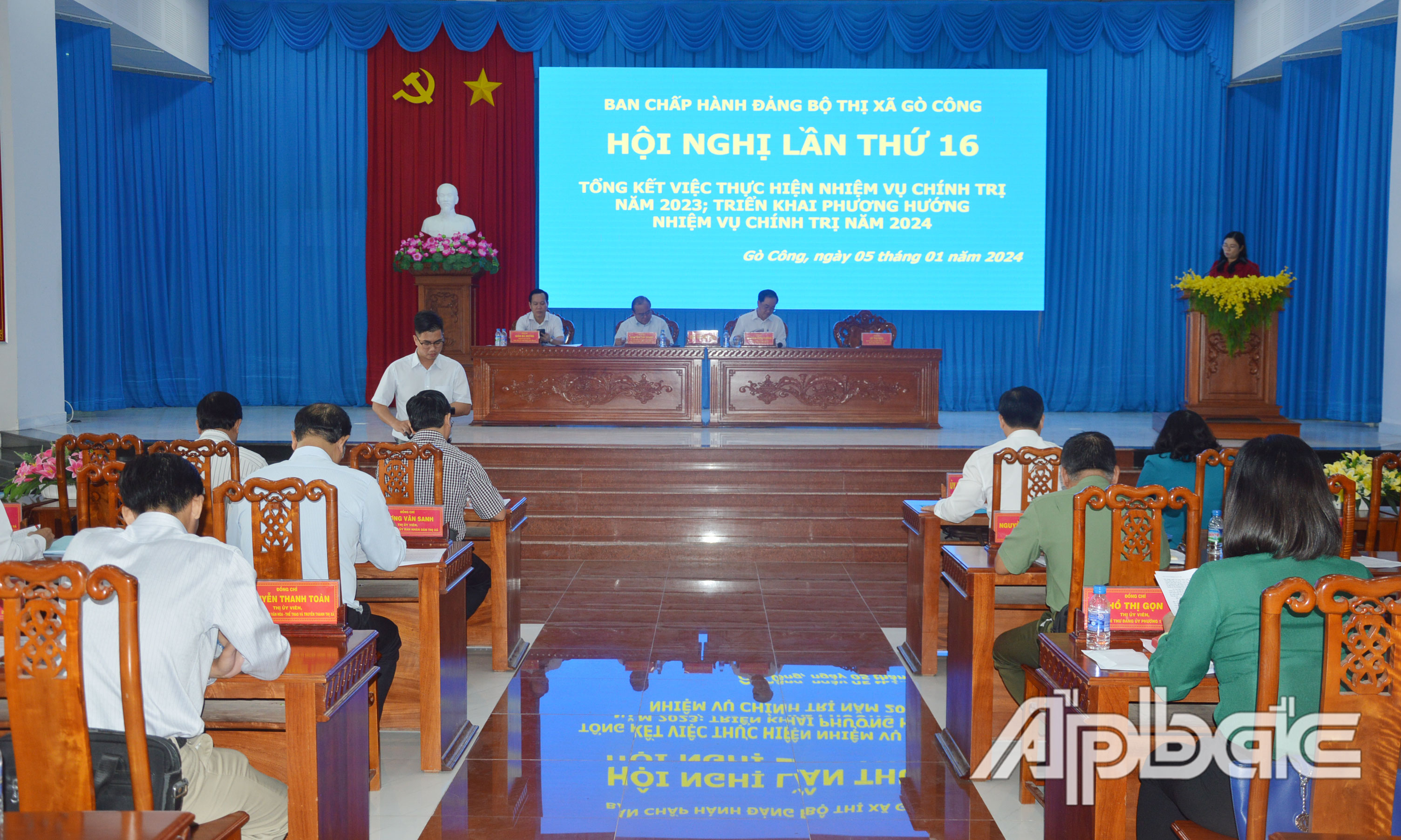 Quảng cảnh hội nghị.