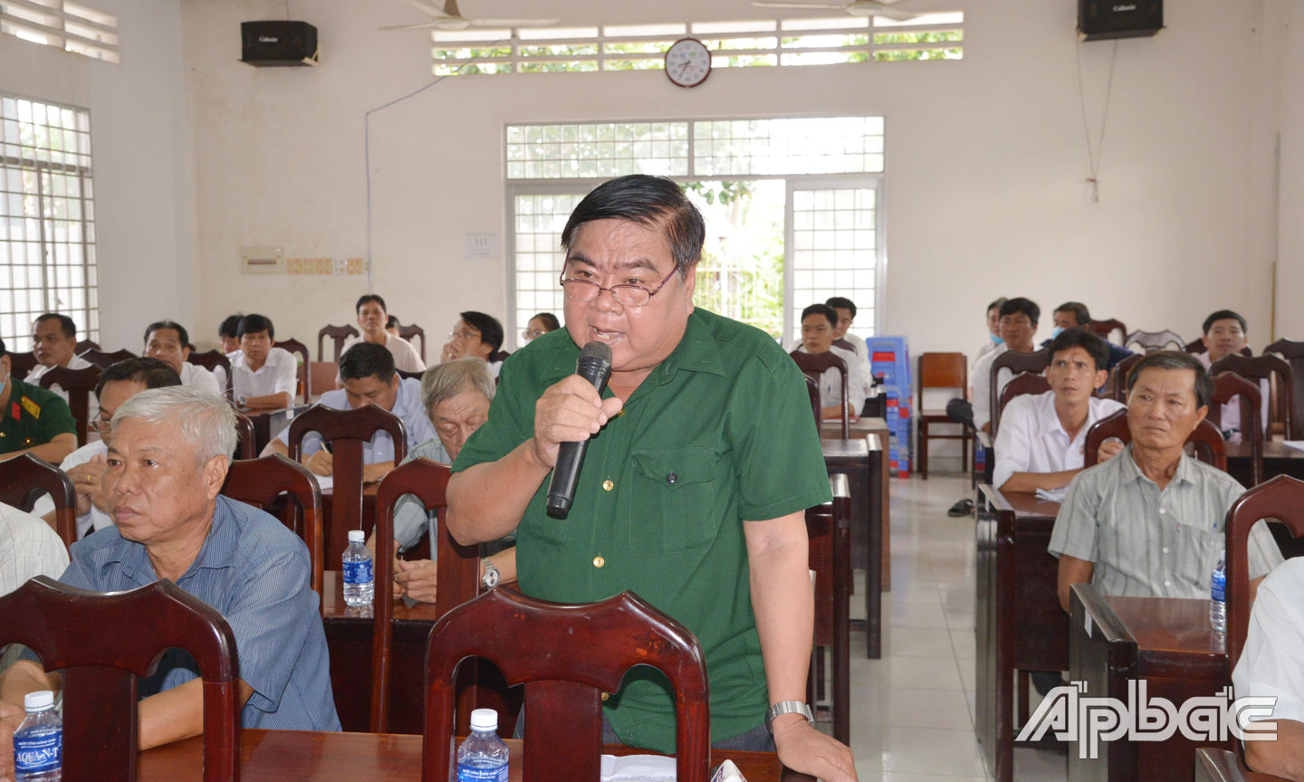 Cử tri kiến nghị đến đại biểu HĐND những vấn đề còn bất cập ở địa phương.