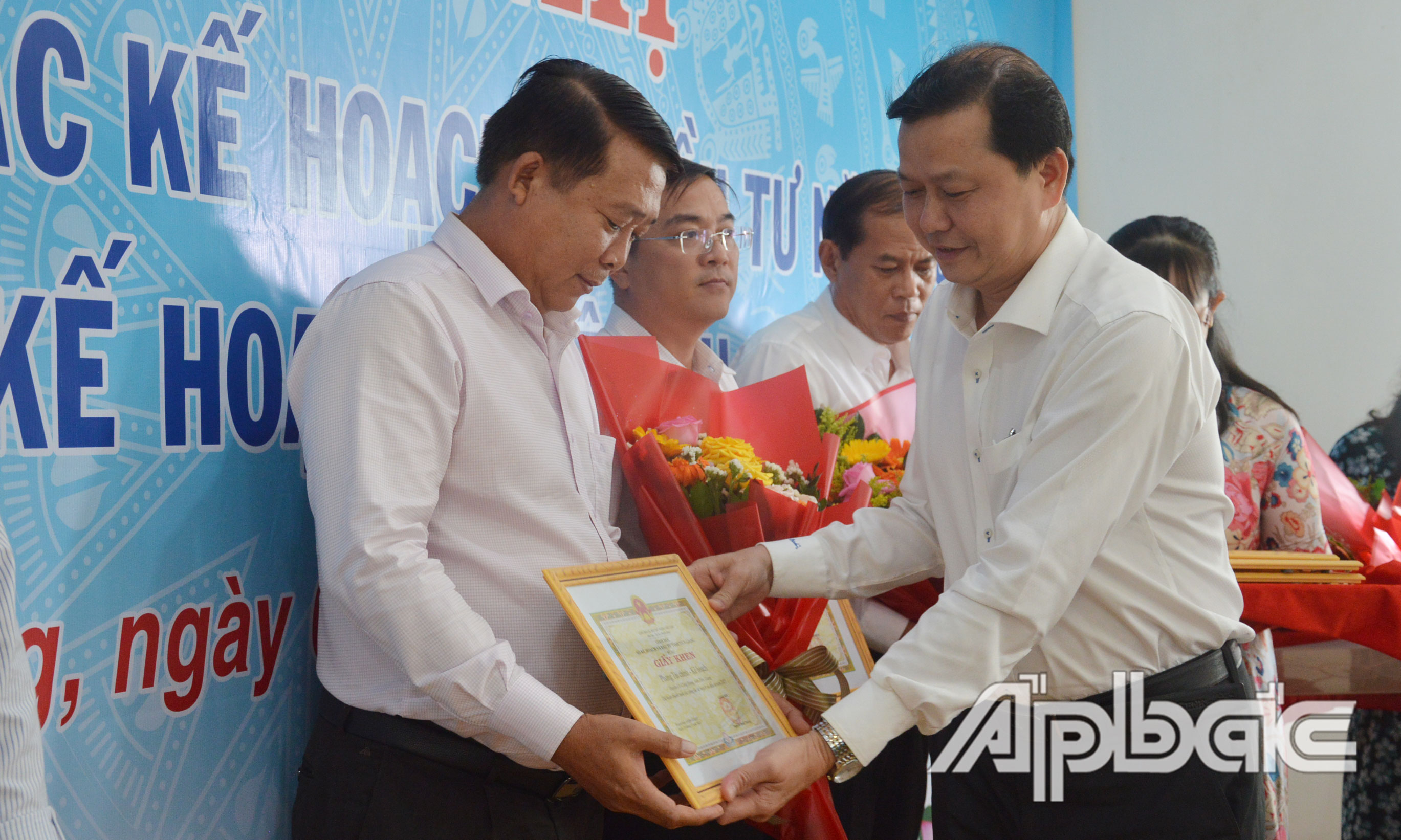Khen thưởng Phòng Tài chính - Kế hoạch các huyện, thành, thị.
