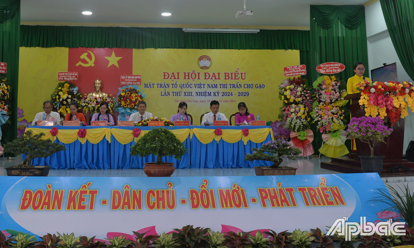 Đoàn Chủ tịch chủ trì Đại hội.