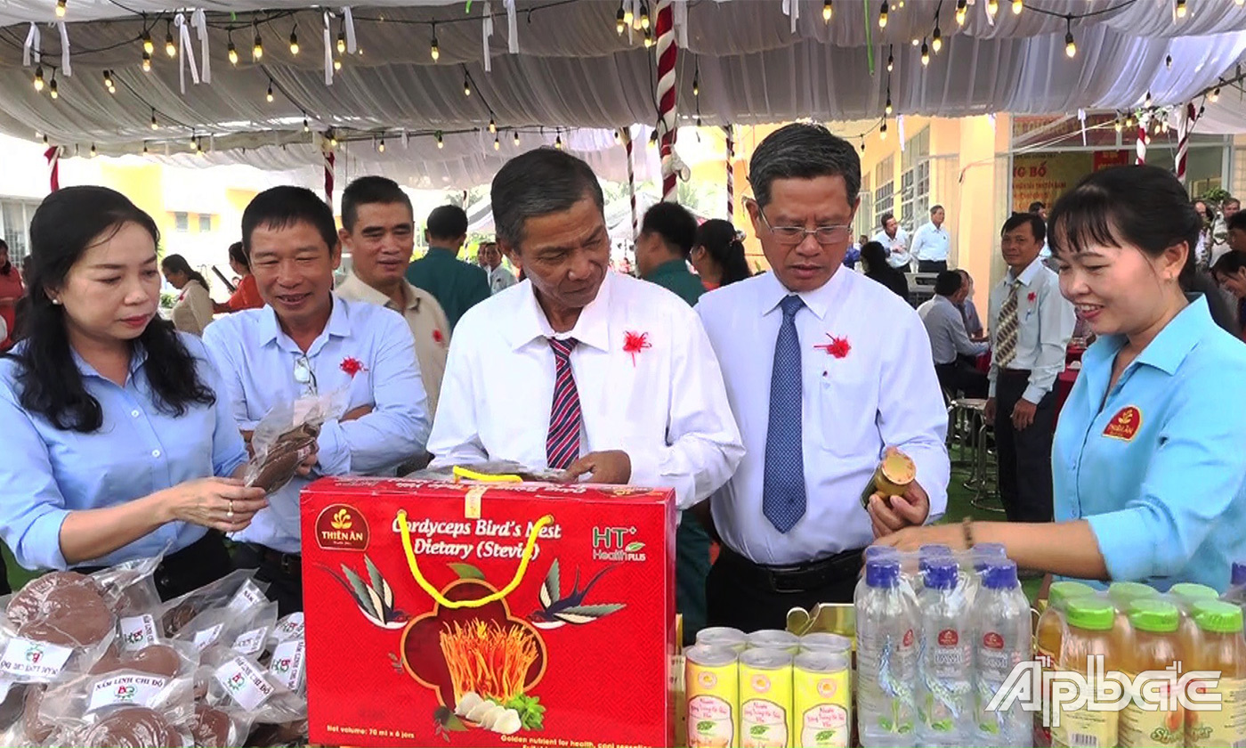 Đai biểu tham quan trung bay s p tiêu biểu của xa tai le ra mắt ntm 