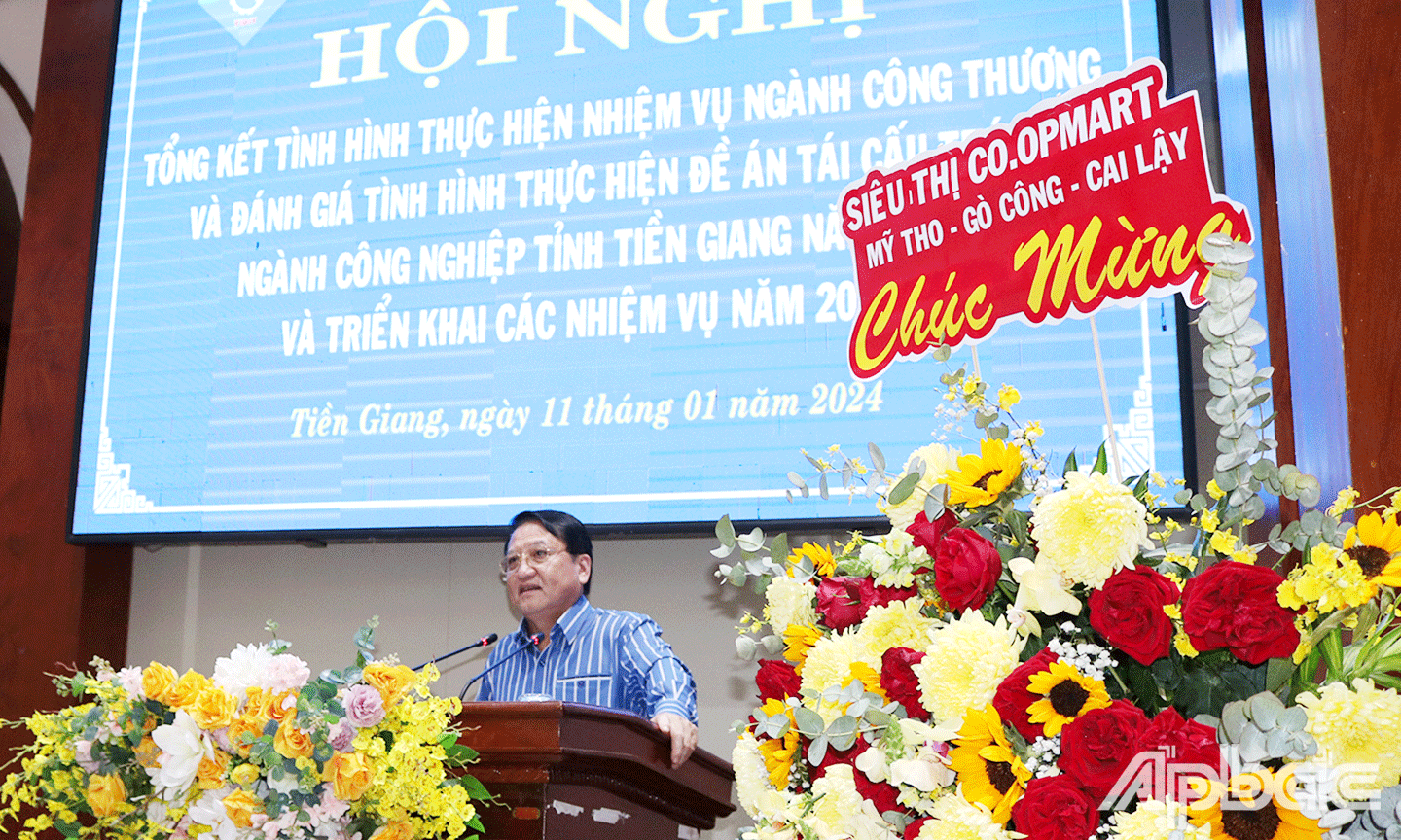 Phó Chủ tịch UBND tỉnh Tiền Giang Phạm Văn Trọng phát biểu tại hội nghị